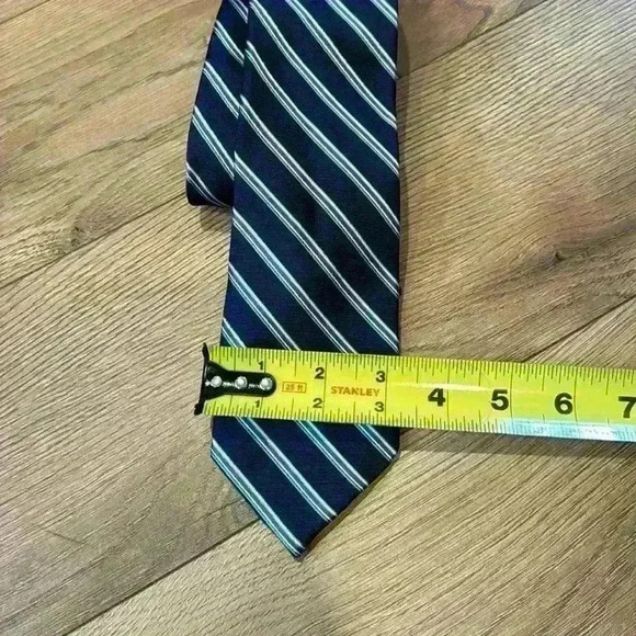 Michael Kors Men’s Necktie 100% Silk Navy Blue White Silver Striped Silk Tie - Picture 4 of 6